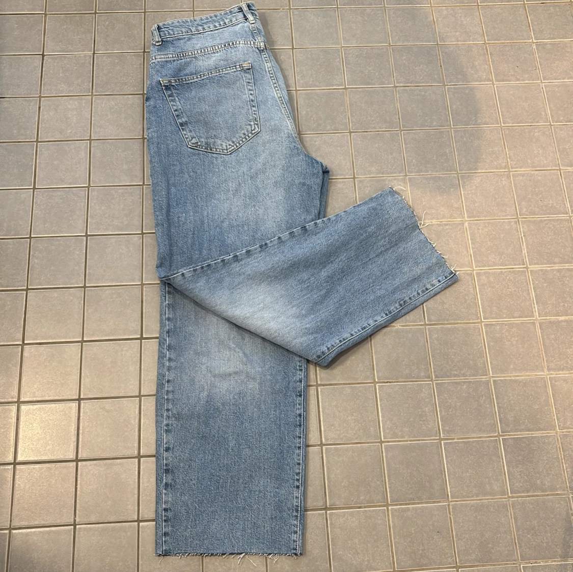 Blå jeans med rak passform - 1