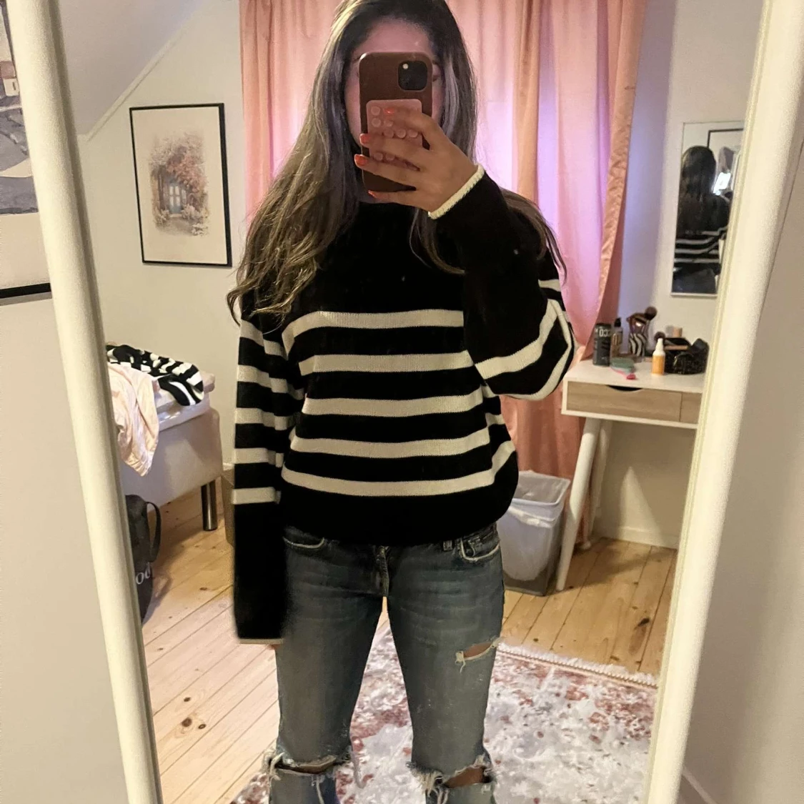 Svartvit randig stickad tröja