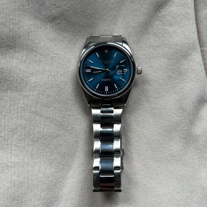 Blå klocka från Chronos - Stilren herrklocka från Chronos