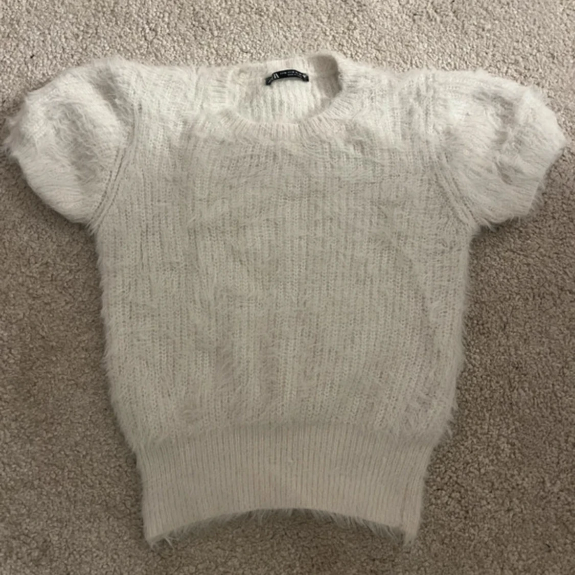 Vit fluffig stickad topp från Zara - 1