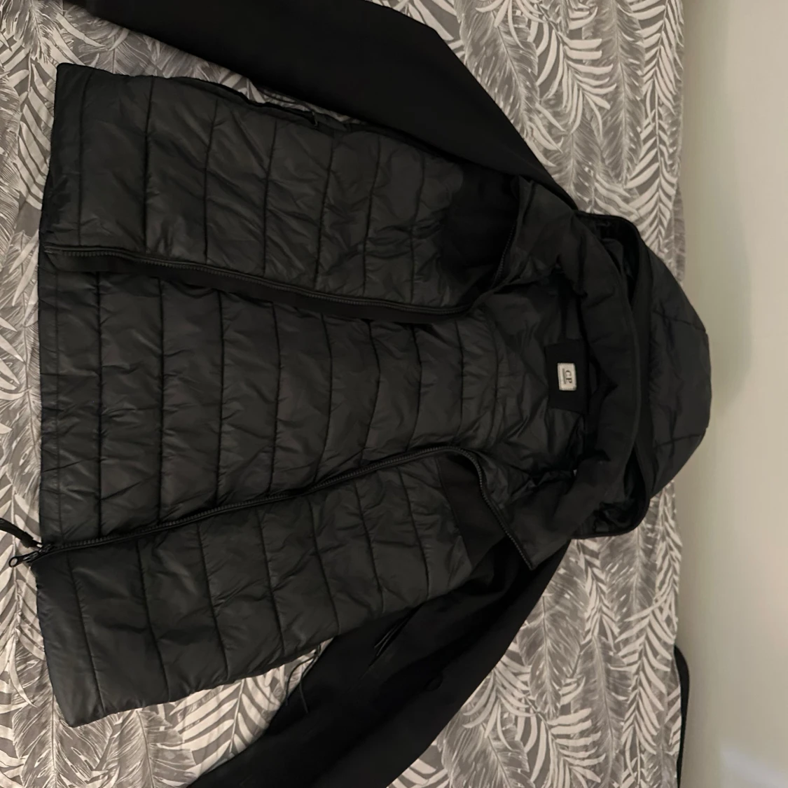 Svart pufferjacka från C.P. Company