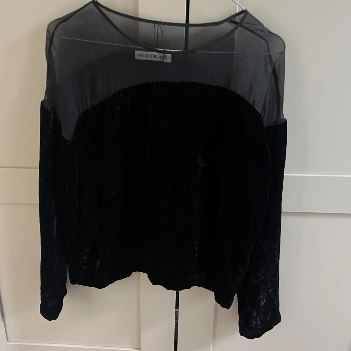 Svart tröja med mesh