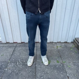 Replay Anbass jeans  - Replay jeans - Modell: Anbass - Storlek: W30/L30(lite kortare än vanligt) - skick: 9,5/10 - Nypris runt 2000kr