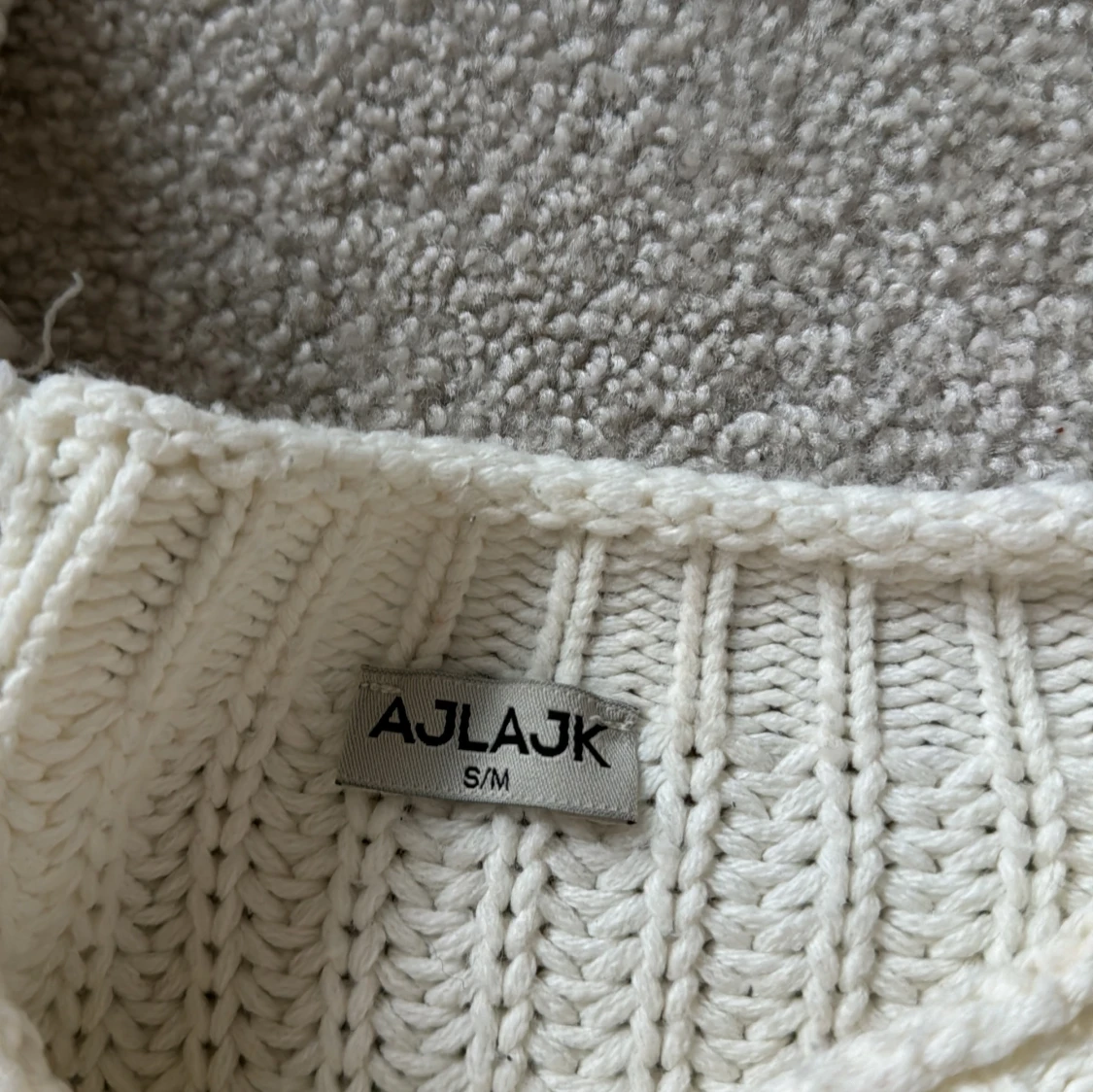 Vit stickad tröja från Ajlajk - 3