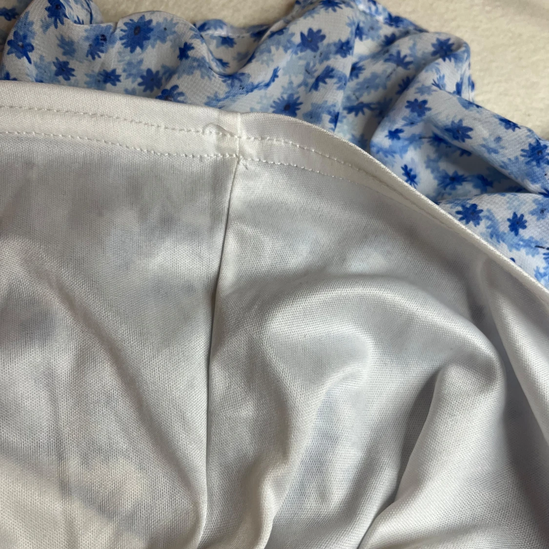 Blå vit blommig kjol🤍💙 - 4