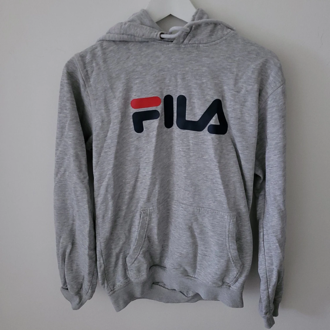 Grå hoodie från FILA