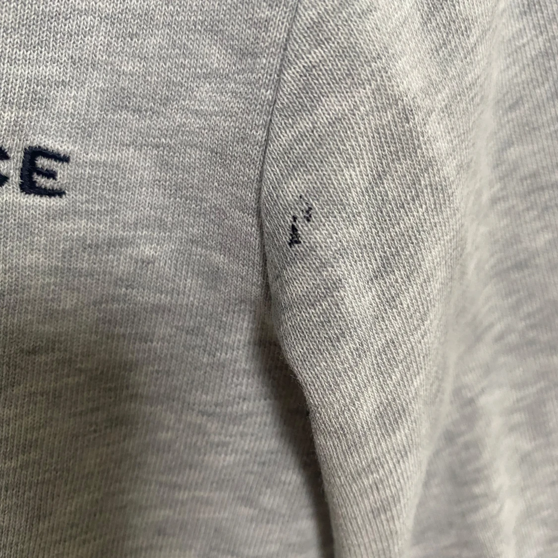 Grå hoodie från Peak Performance - 4