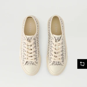 Supersnygga sneakers - Skitsnygga sneakers från guess! Helt slutsålda på hemsidan.💕Skriv privat för egna bilder