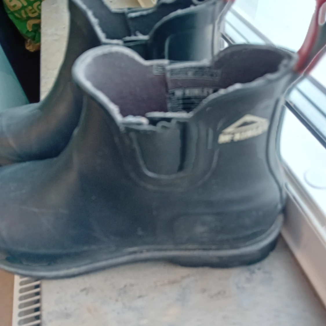 Svarta boots i gummi - 1