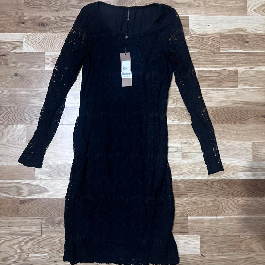 Svart spetsklänning från Soyaconcept