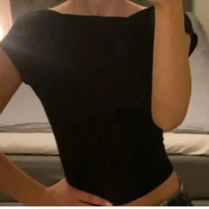 Tröja utan rygg - Säljer denna tröja i storlek XS. Säljs för 60+frakt. Pris går att diskuteras. Aldrig använd.  Vid intresse är det bara att höra av sig 💕