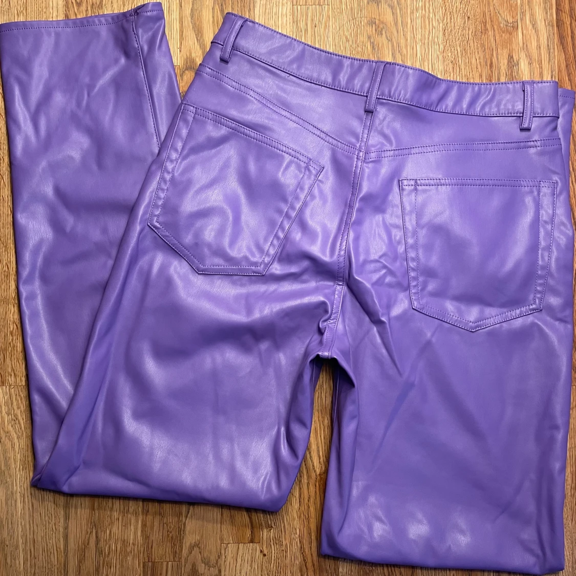 Lila läderbyxor - 4