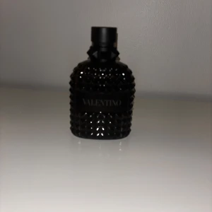 valentino uomo intense 100ml - Notera att flaskan inte är full!!!Ca 1/4 del kvar 