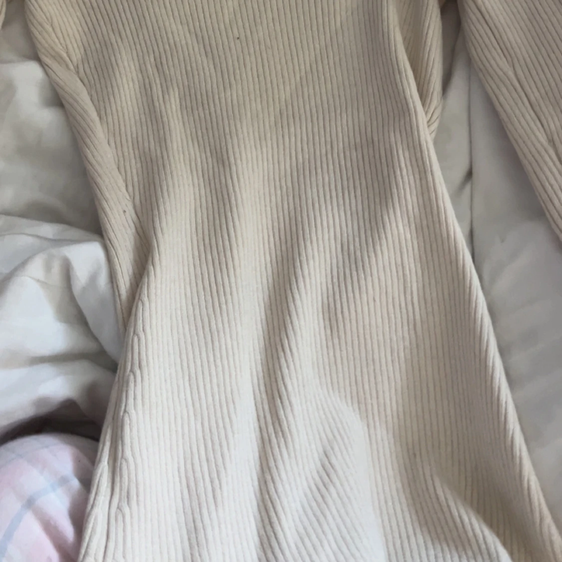 Ribbad beige klänning från H&M XS - 2