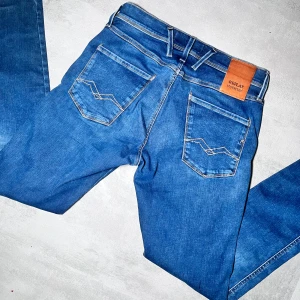 Replay jeans - Replay jeans | Modell Anbass | Super bra skick | Storlek W29 L30. 