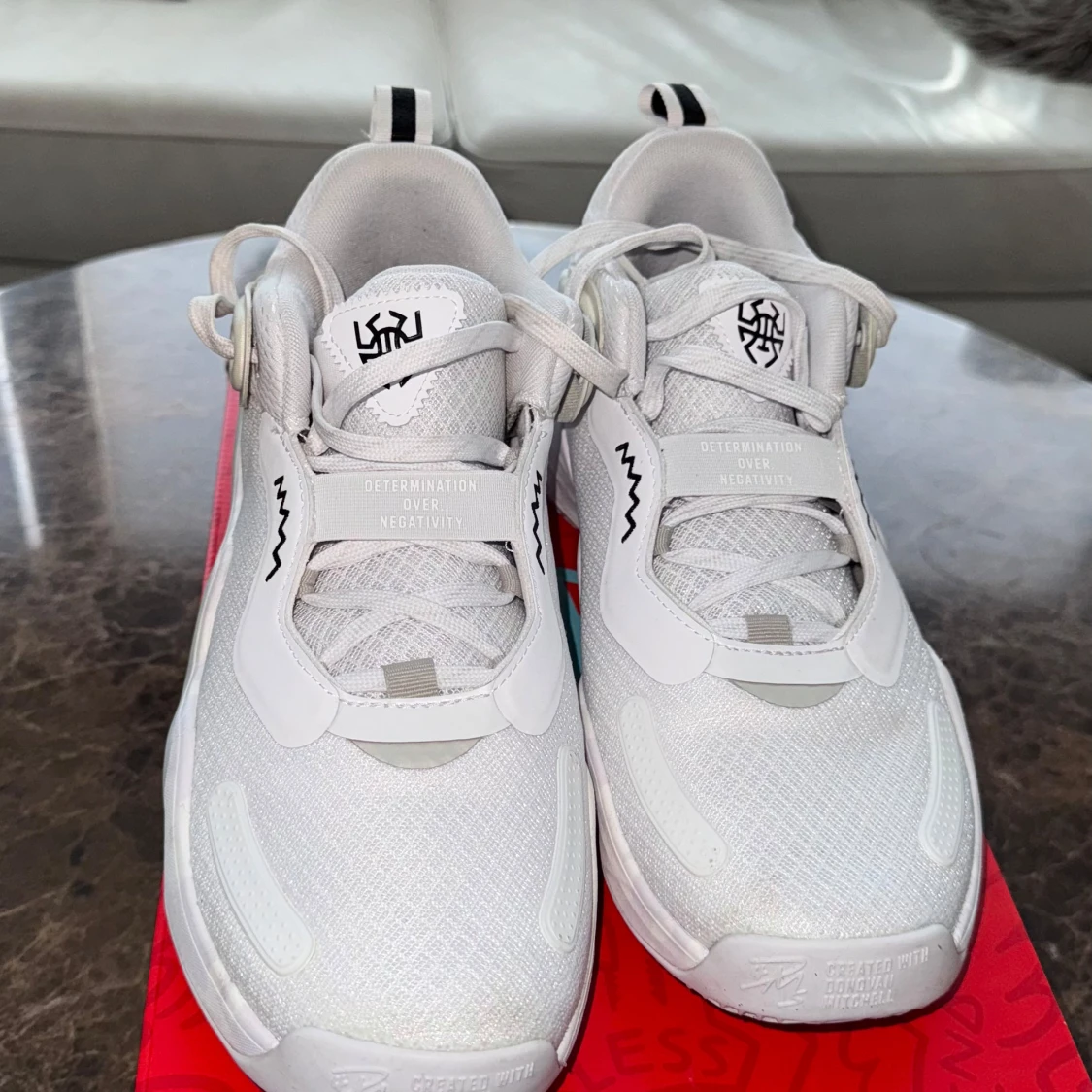 Adidas D.O.N. Issue 3 vita sneakers - 1