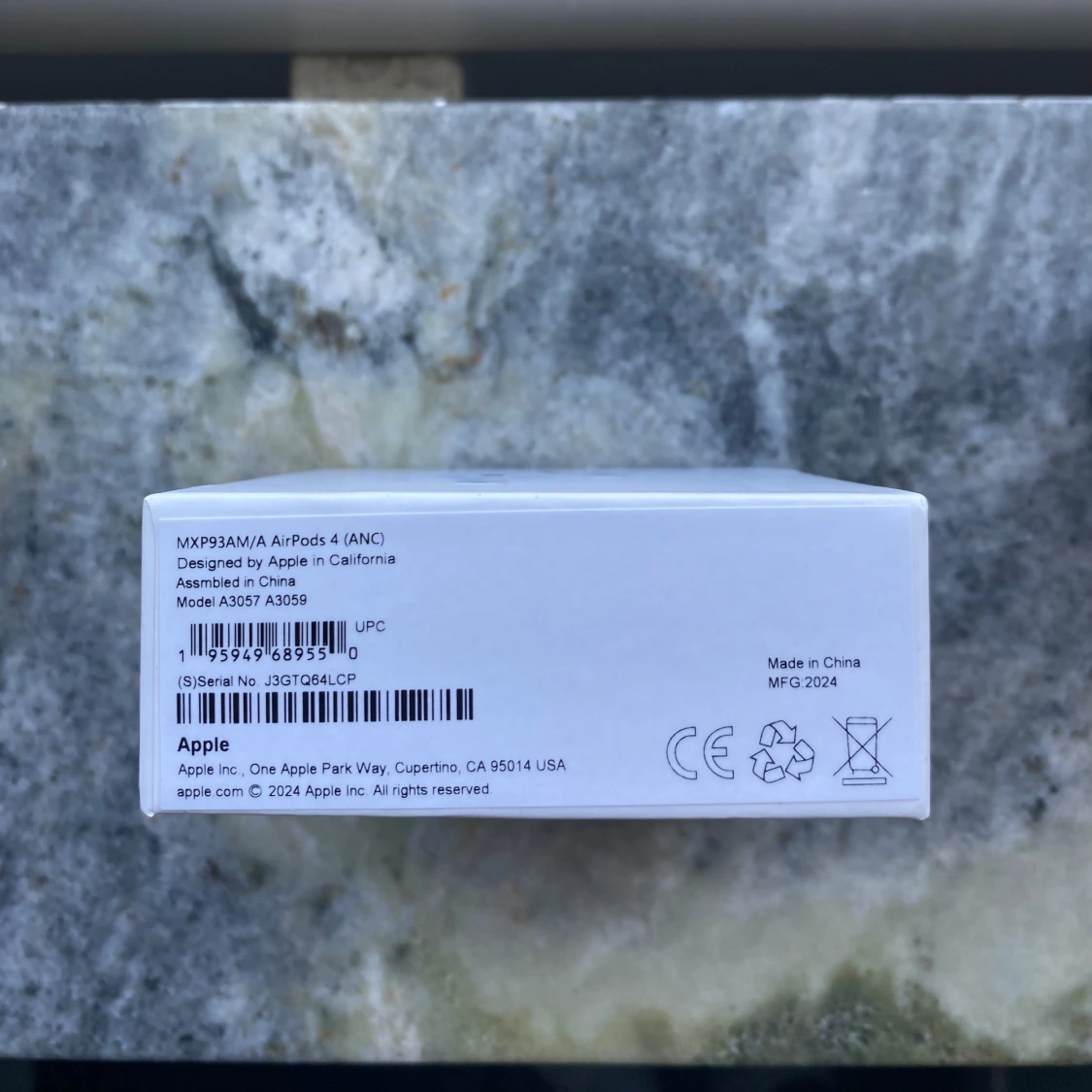 Airpod 4 - helt oöppnad  - 3