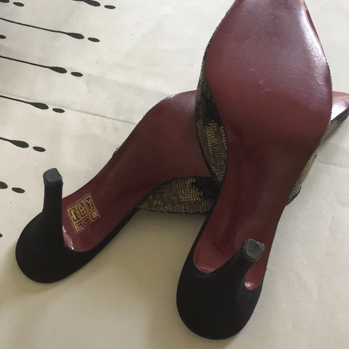 Camo-glittriga klackskor från Rebeca Sanver - 2