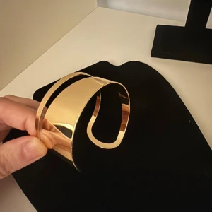 Modern armband  - Ny oanvänd