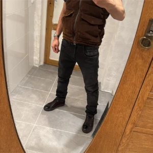 Replay jeans  - Ett par snygga jeans från Replay i storlek W33 L32 i modellen Anbbas 