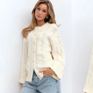 Slutsåld kofta från Gina Tricot - Slutsåld kabelstickad kofta från Gina! Aldrig använd lappen kvar!! 