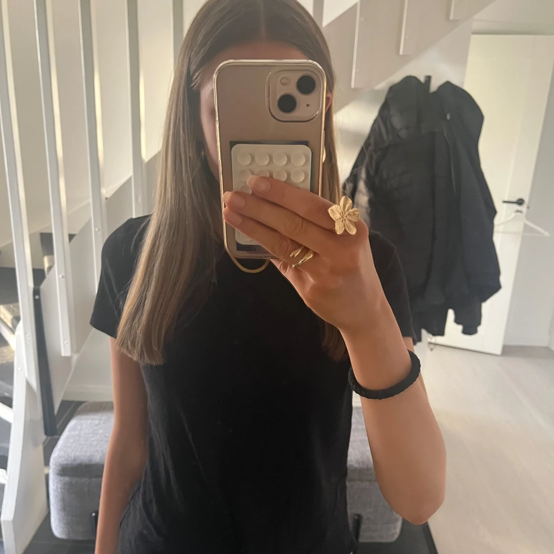 Svart ribbad topp med twist  - 2