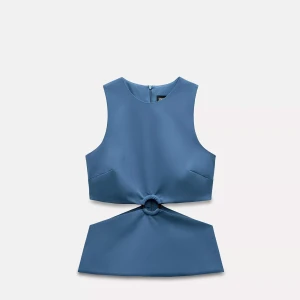 Blå croppad topp med ringdetalj - Säljer denna skit snygga toppen från zara med cut out. Aldrig använd!!💙💙💙