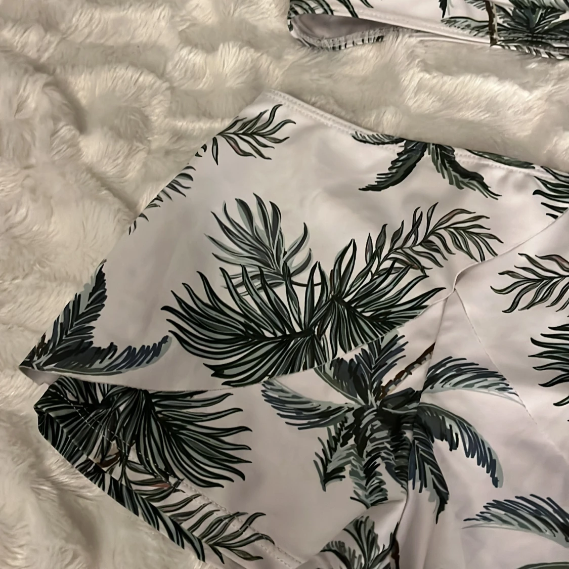 Vit bikini med palmbladsmönster - 2