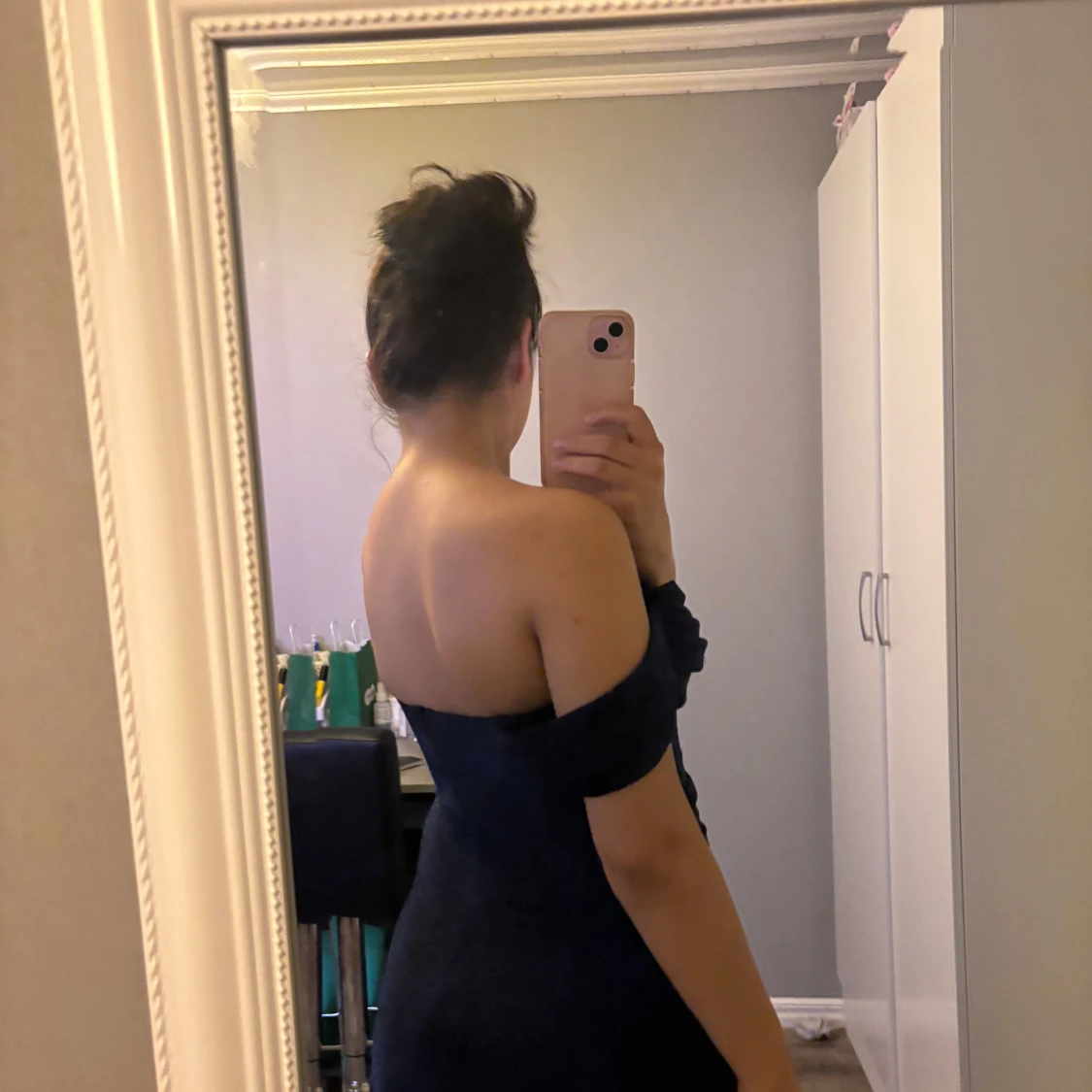 Marinblå glittrig balklänning offshoulder - 2