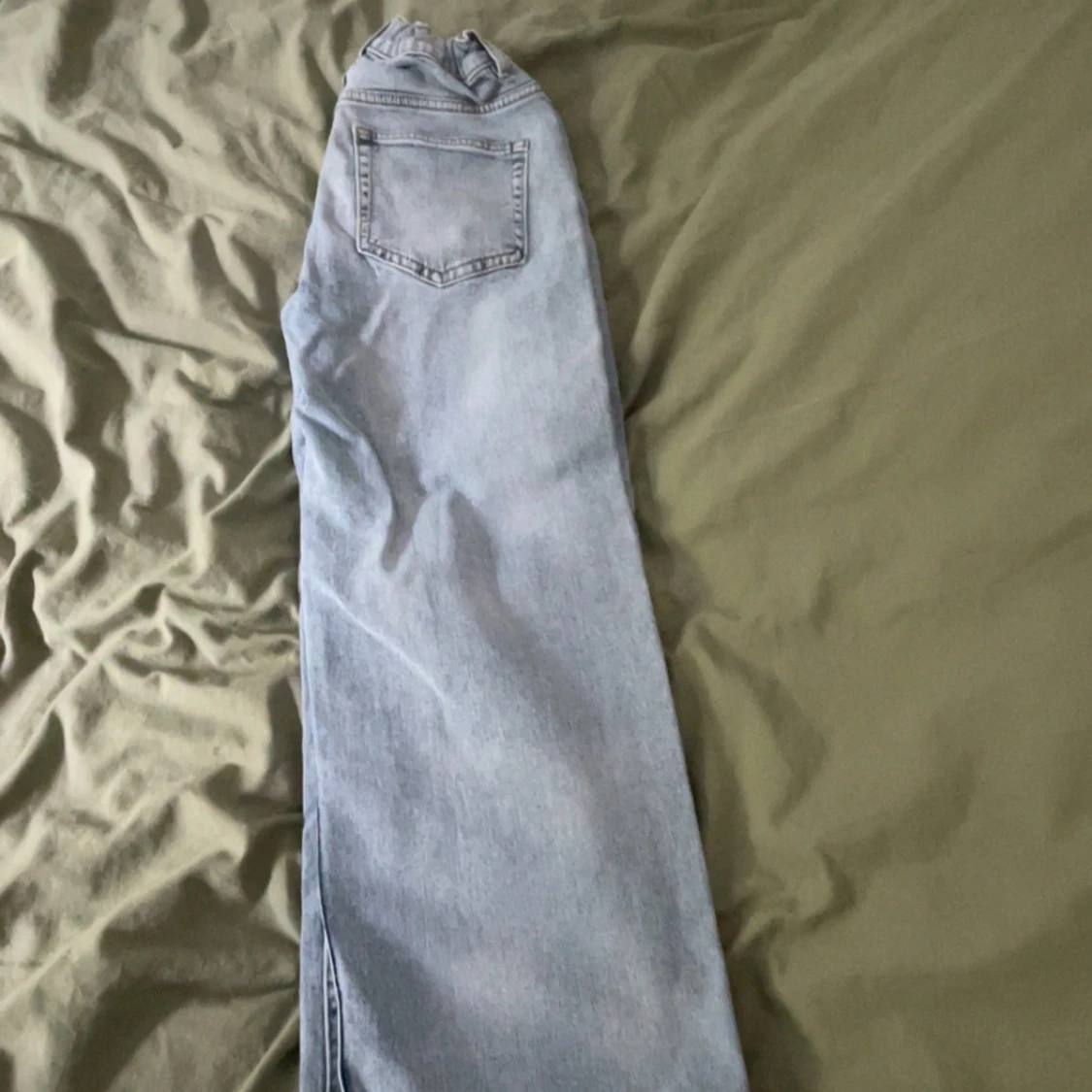 Ljusblå raka jeans från Lindex - 1