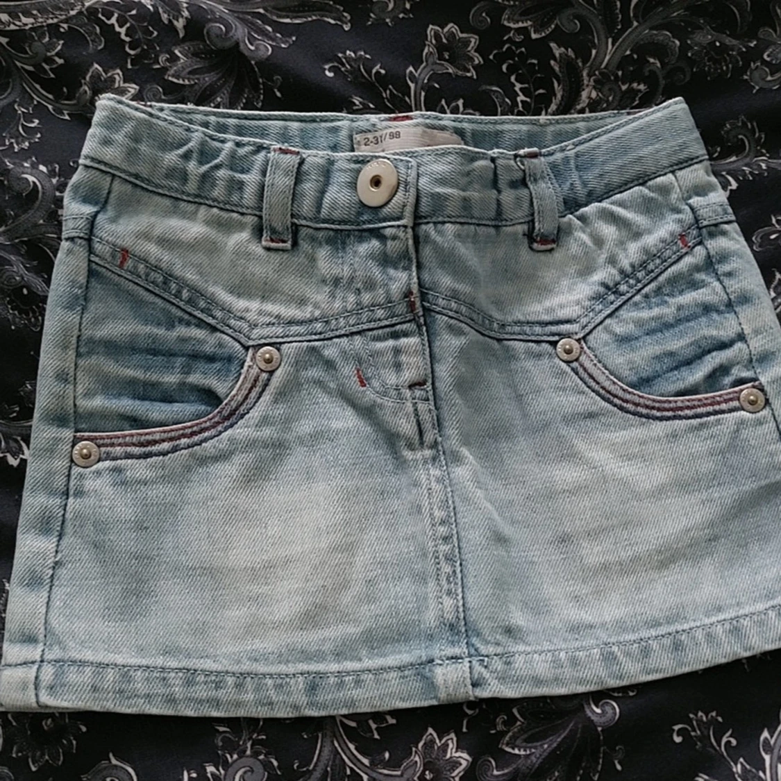 Ljusblå jeanskjol från Name It,  storlek 2-3år