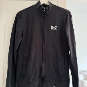 EA7 Emporio Armani zip tröja navy blue - Använd sparsamt, mörkblå i storlek small