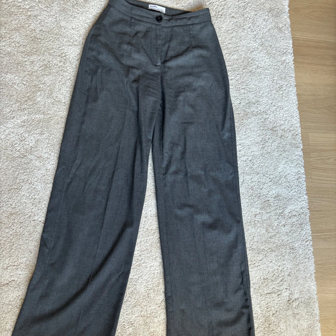 Grå kostymbyxor med vida ben - 3