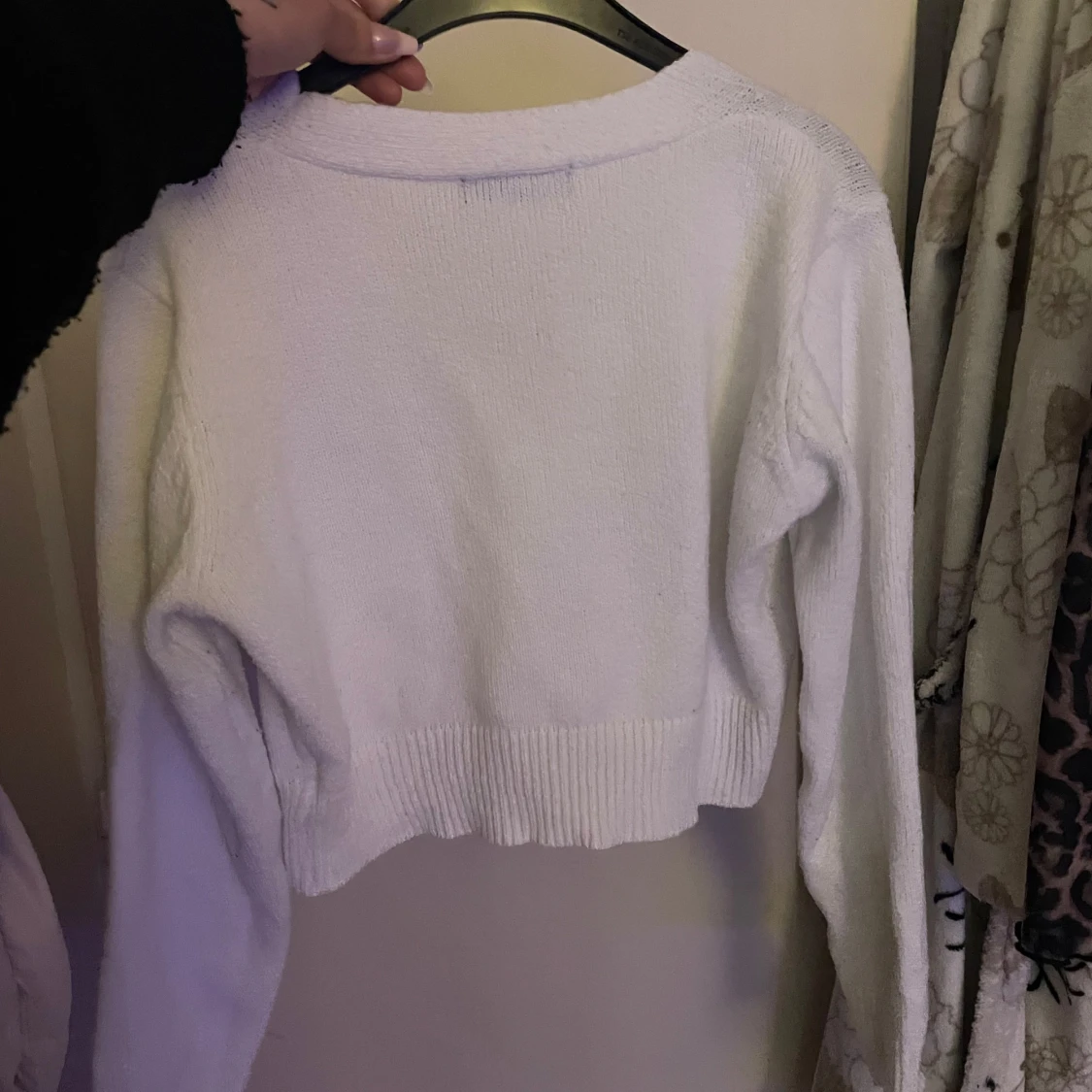 Vit croppad kofta med pärlknappar - 3