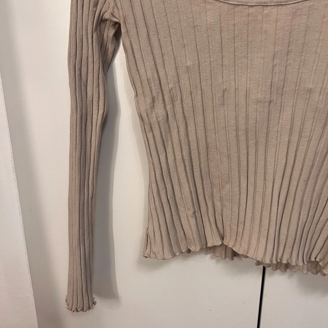 Beige ribbad långärmad topp - 2