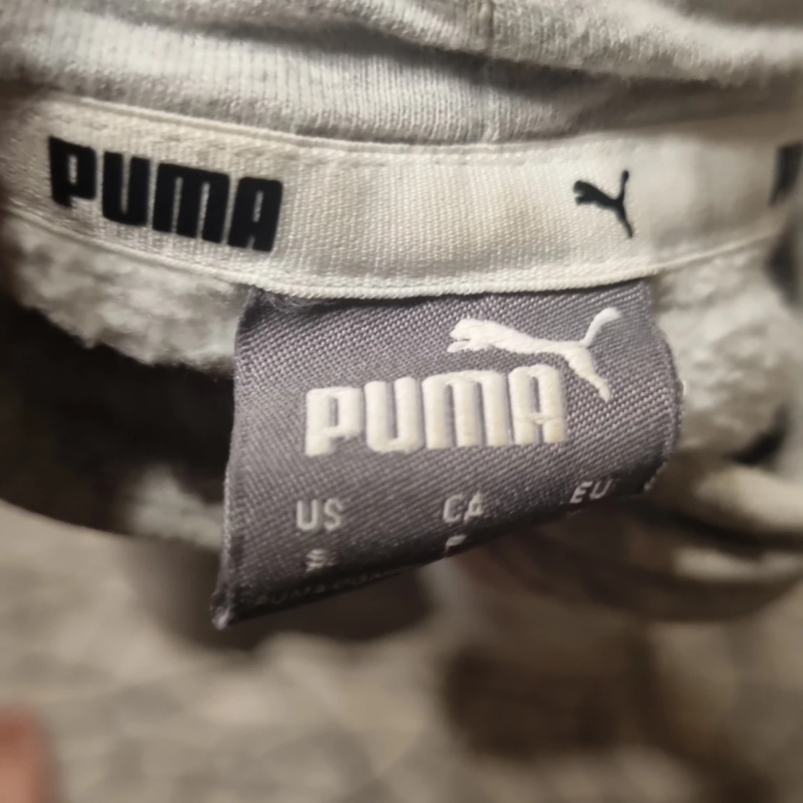 Grå hoodie från Puma - 2