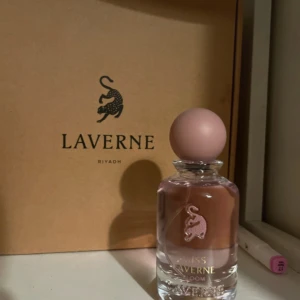 Laverne miss bloom - Laverne parfym köpt i saudi arabien💕söt blommig doft🌸 helt ny med förpackning🩷