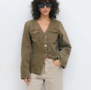  Söker!!!! - söker denna jacka från Gina Tricot, I XS