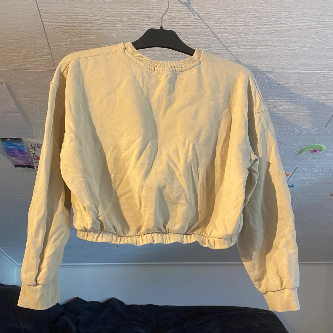 Beige croppad sweatshirt från 157 - 1
