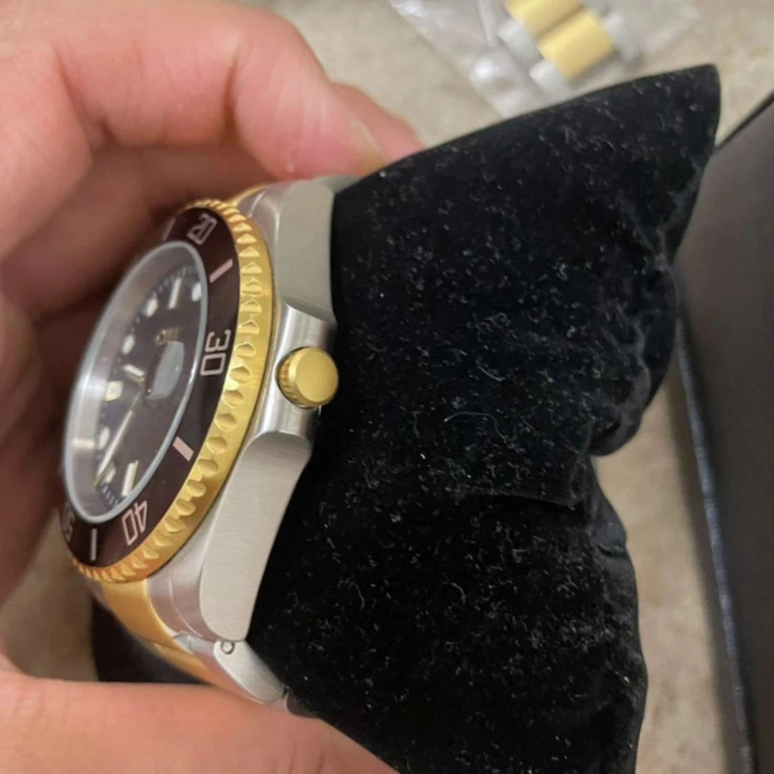 Svart och guld herrklocka från GIW - 4