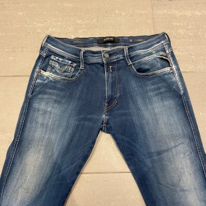 Replay Anbass Hyperflex Jeans  - Säljer nu dessa Replay Anbass Hyperflex jeans, skriv för fler bilder/frågor🙌🏼