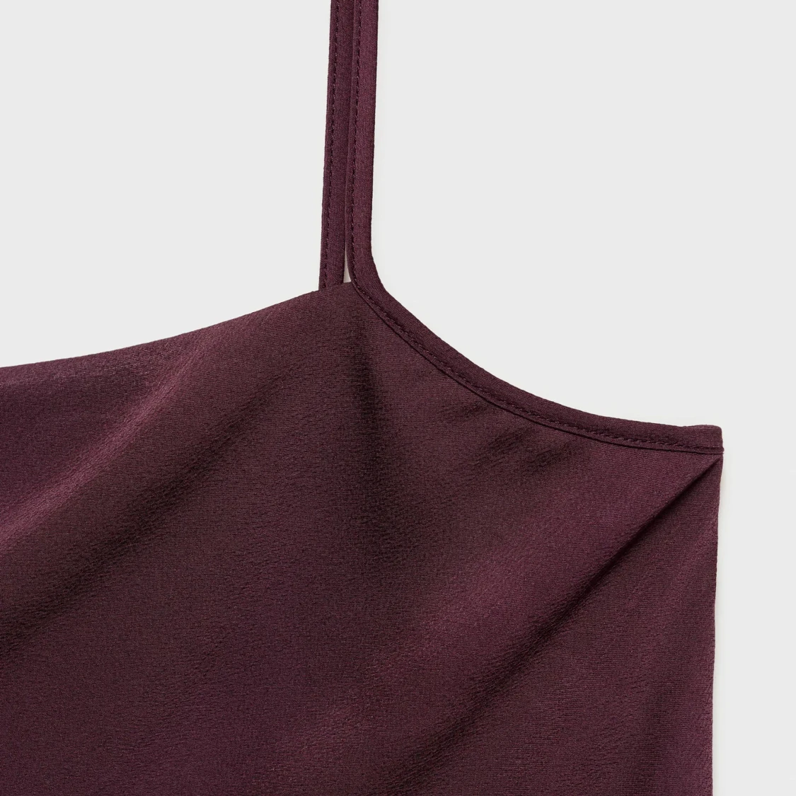 Vinröd satinlinne med tunna axelband - 2