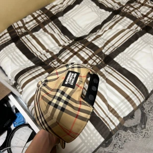 Burberry keps - Burberry keps i väldigt bra skick! Storlek M.