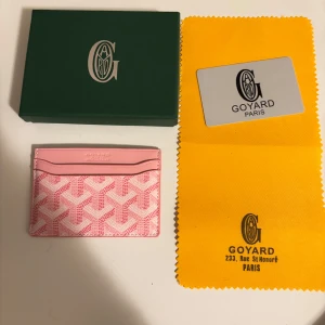 Fin plånbok - Jätte fin plånbok i en snygg rosa färg plånboken är helt ny skriv vid frågor