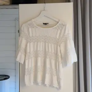 Vit söt topp som inte kommer till användning😊