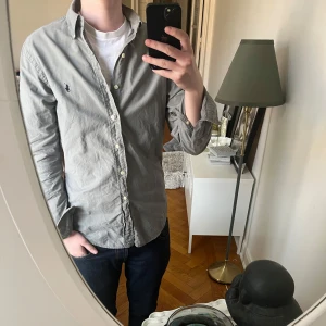 Ralph lauren skjorta - Skjorta från Ralph lauren, storlek S, jag är 180, skriv vid frågor