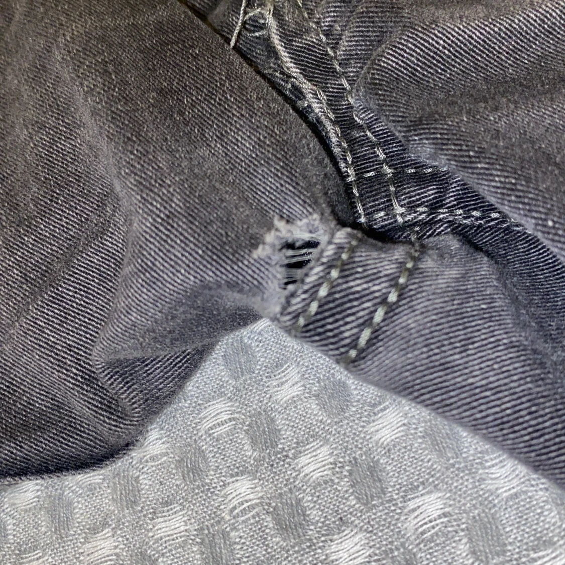 Svarta jeans med slitningar - 2