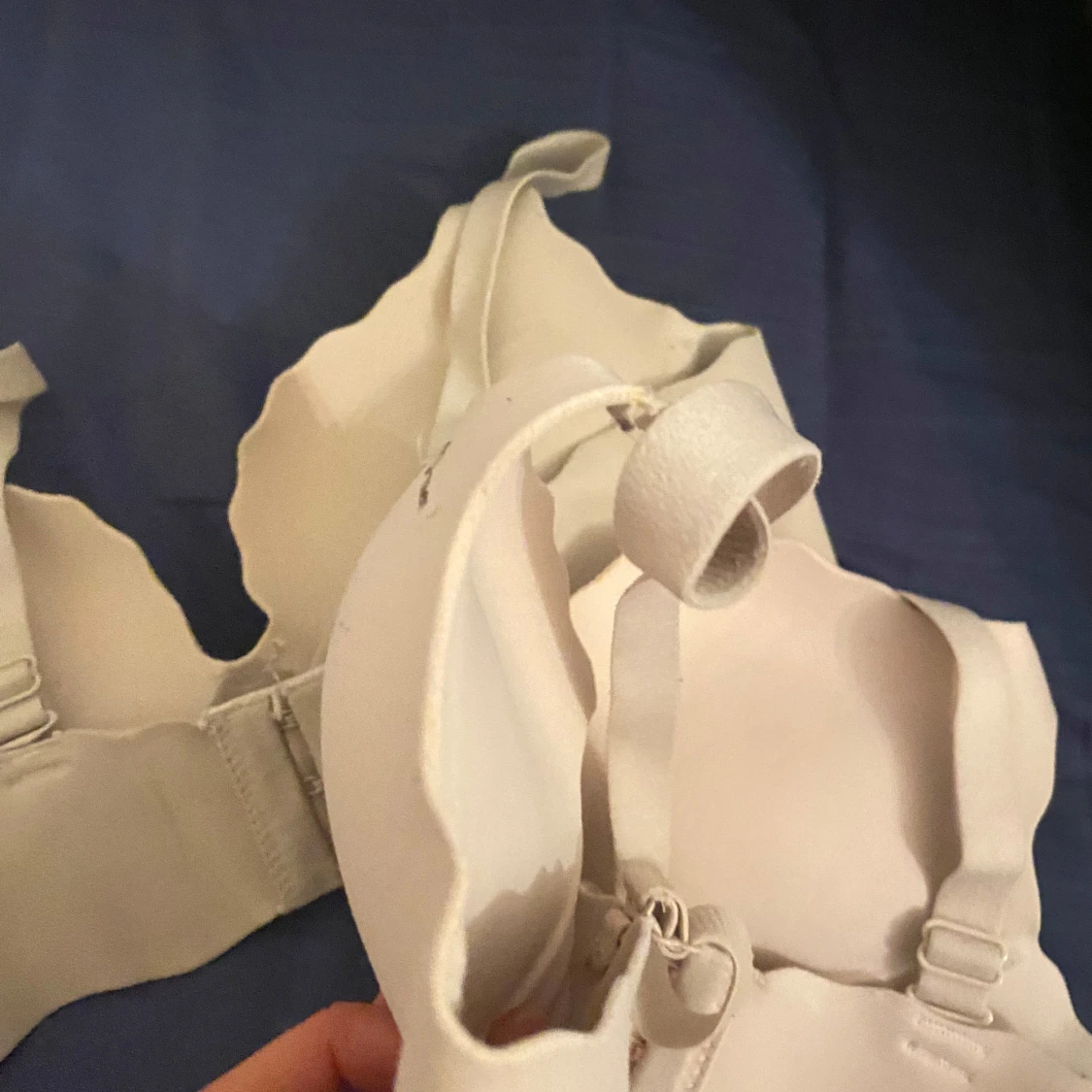 Beige bh med textdetaljer - 2