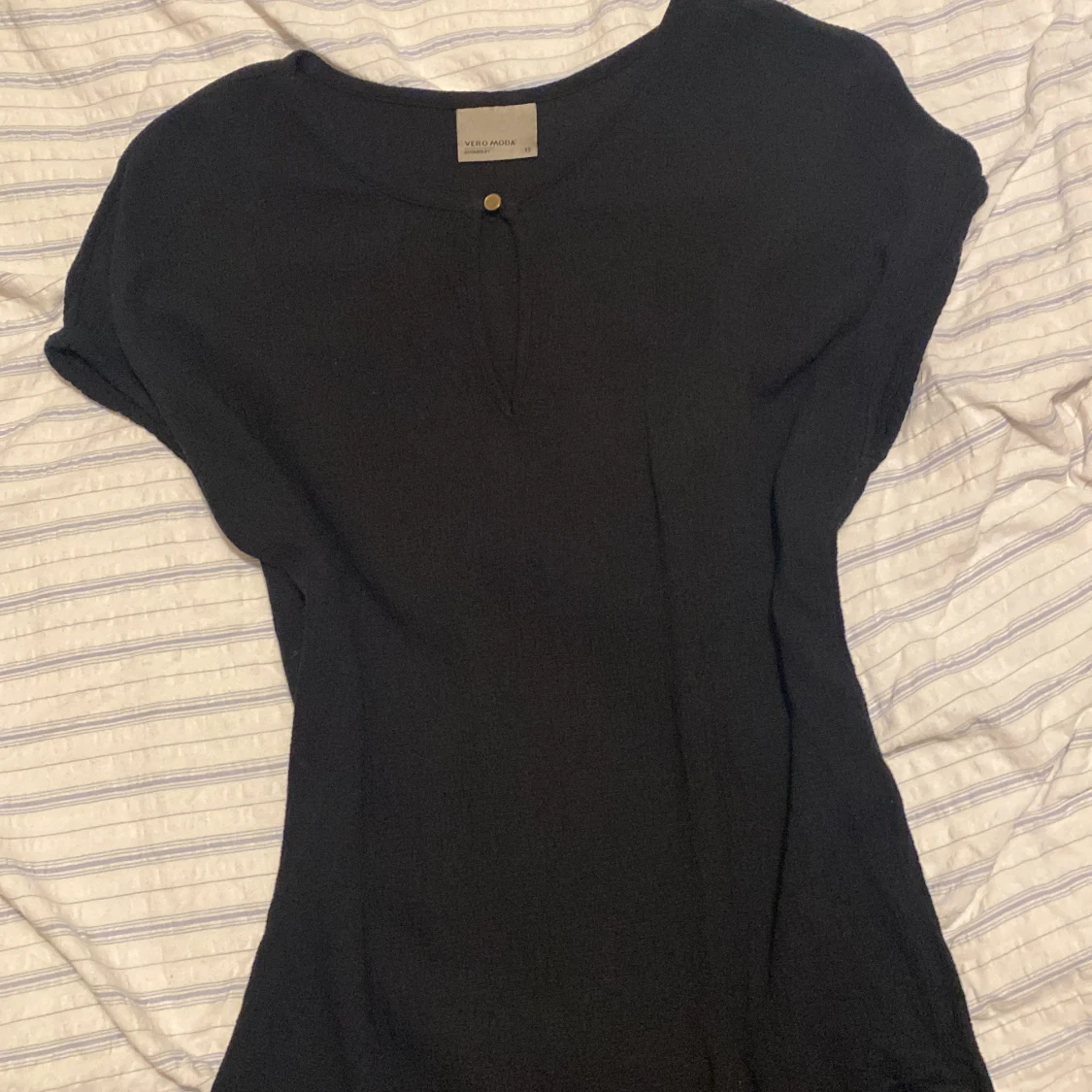 Svart kortärmad blus från vero moda - 1