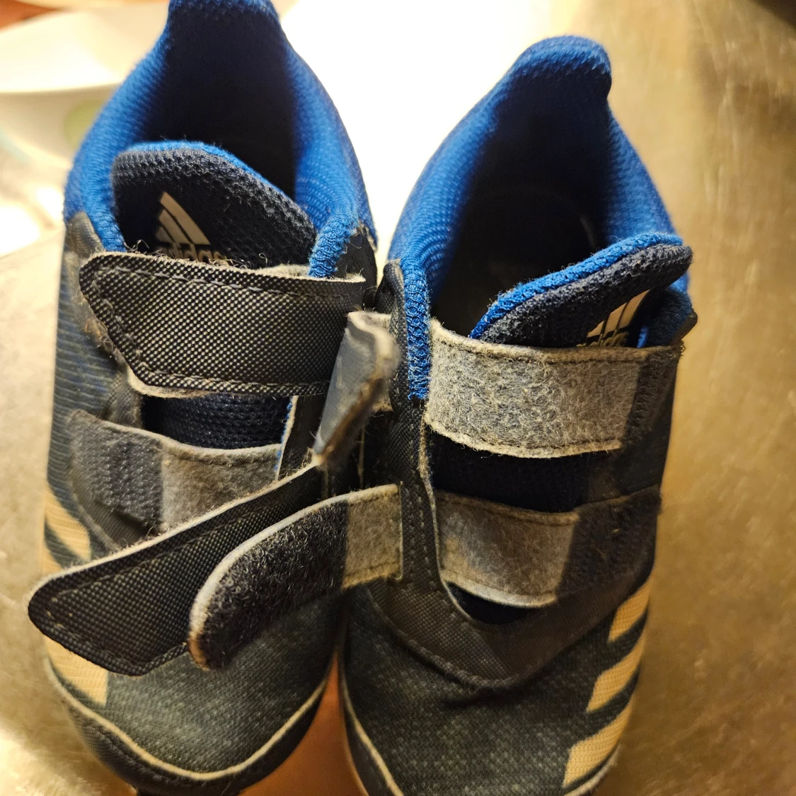 Blå barnskor från Adidas